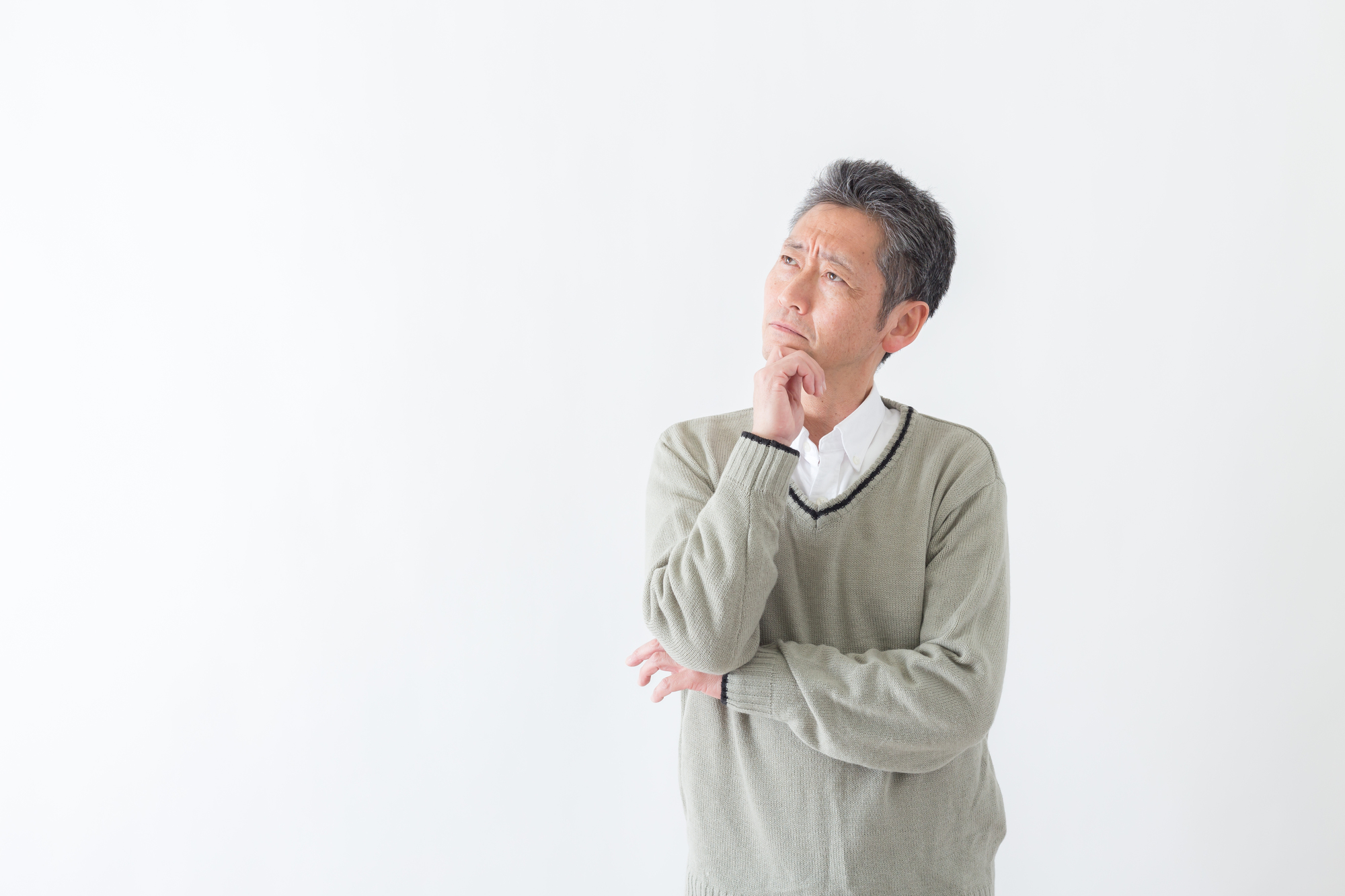 男性が悩んでいる画像